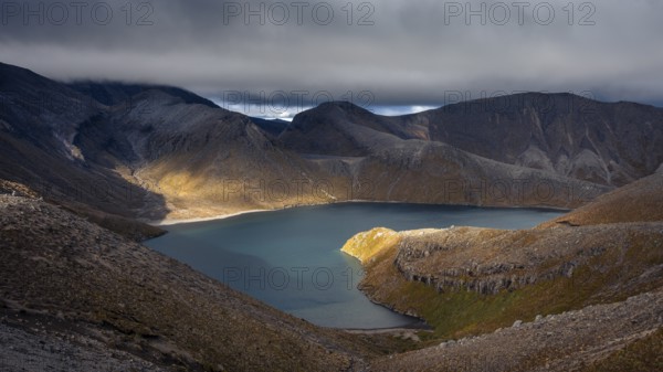 View to Upper Tama Lake, Tama Lake Walk (Tama Lakes Track), evening light, golden hour, Tongariro National Park, North Island, New Zealand