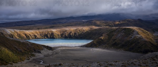 View of Lower Tama Lake, Tama Lake Walk (Tama Lakes Track), golden hour, panorama, Tongariro National Park, North Island, New Zealand