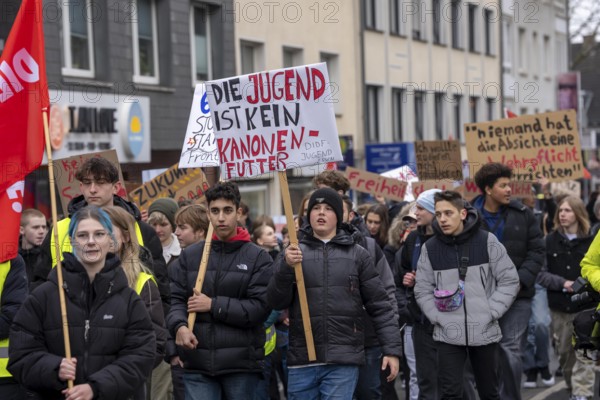School strike against military service, around 600 participants in a demonstration against the reintroduction of military service, students who stayed away from school and participants from left-wing organizations and parties passed through downtown Essen to protest against the planned new compulsory military service and against other obligations in social service, North Rhine-Westphalia, Germany