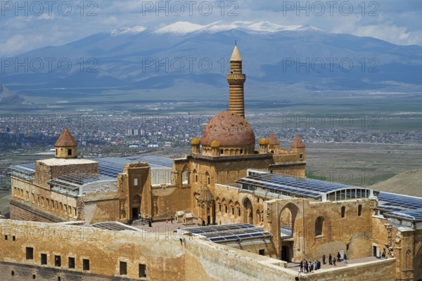 A historic palace with dome, overlooking a city and a mountainous landscape, Ishak Pasha Palace, Ishak PaÅŸa SarayÄ±, Ottomans, Dogubayazit, DoÄŸubayazÄ±t, DoÄŸubeyazÄ±t, Agri Province, AÄŸrÄ±, Eastern Anatolia, Anatolia, Turkey