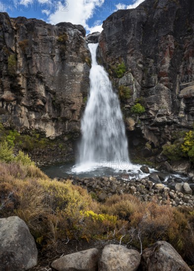 Taranaki Falls waterfall, Tama Lake Walk (Tama Lakes Track) . Tongariro National Park, North Island, New Zealand