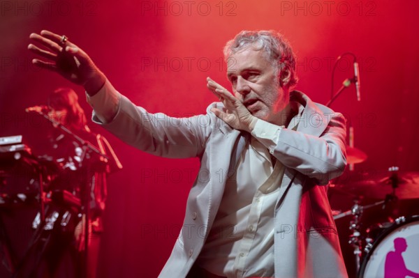 BAXTER DURY (son of Ian Dury), musician, singer, Indie/Pop, UK, ALLBARONE TOUR, live on 01.12.2025 at Huxleys Neue Welt, Berlin, Germany < english> BAXTER DURY (son of Ian Dury), musician, singer, UK, ALLBARONE TOUR, live on 01.12.2025 at Huxleys Neue Welt, Berlin, Germany