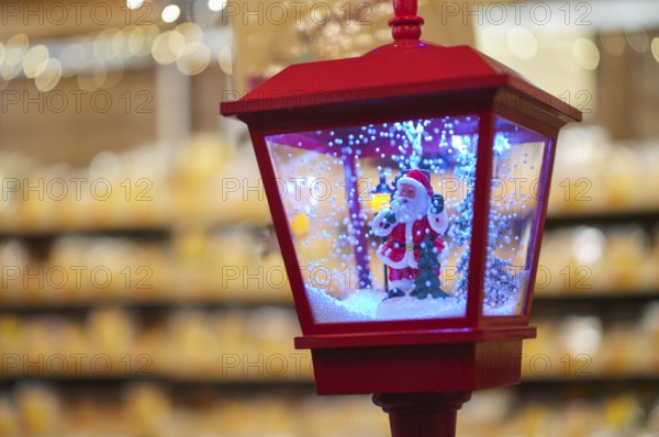 Sales stand, lantern with Santa Claus in the snow, Santa Claus, miniature, toy, decoration, sales stand, Christmas stand, Christmas market, Stuttgart, Baden-WÃ¼rttemberg, Germany