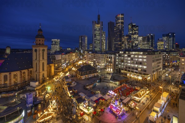 At Hauptwache, in the evening, the stalls of the Frankfurt Christmas Market and behind them the offices of the towering banking skyline, Hauptwache, Frankfurt am Main, Hesse, Germany