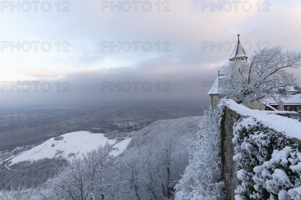 A wonderful winter landscape shows the snow-covered Teck Castle as the first rays of sunshine illuminate the sky. The view of the tower offers a fascinating view of the surrounding area