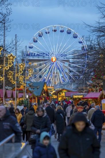 Christmas market in downtown Duisburg, KönigstraÃŸe, Ferris wheel, North Rhine-Westphalia, Germany