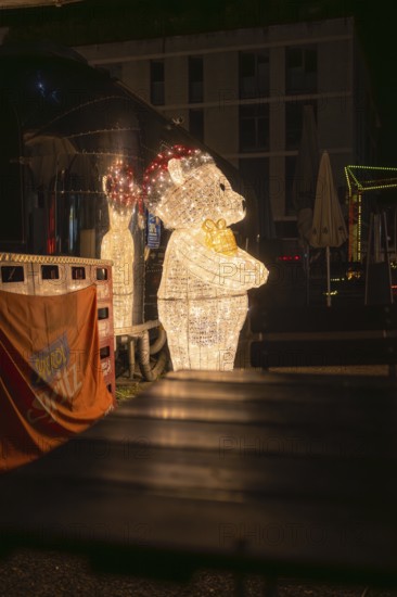 Illuminated bear as part of Christmas decoration in an atmospheric night setting, Sindelfingen, BÃ¶blingen district, Germany