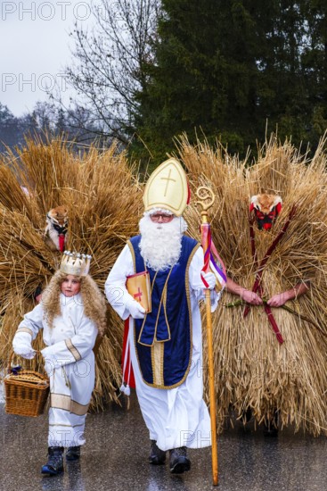 Nikolaus and Engerl with Buttnmandl, Bischofswiesen, Berchtesgadener Land, Upper Bavaria, Bavaria, Germany