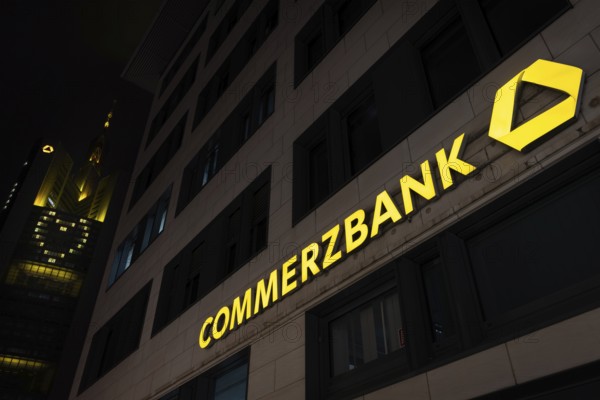 A yellow heart glows on the faÃ§ade of the Commerzbank Tower in Frankfurt am Main at Christmas time in the evening, Frankfurt am Main, Hesse, Germany