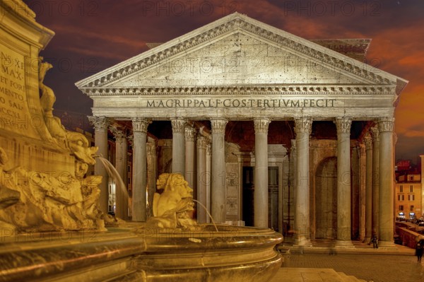 Former pagan ancient Roman temple Pantheon di Agripppa, Catholic church since 609 AD Basilica of Santa Maria ad Martyres, Rome, Lazio, Italy