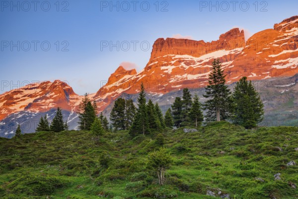 AlpenglÃ¼hen am Reissend Nollen, Chlyn Wendestock, Gross Wendestock and PfaffenhÃ¼t, Canton of Bern, Switzerland