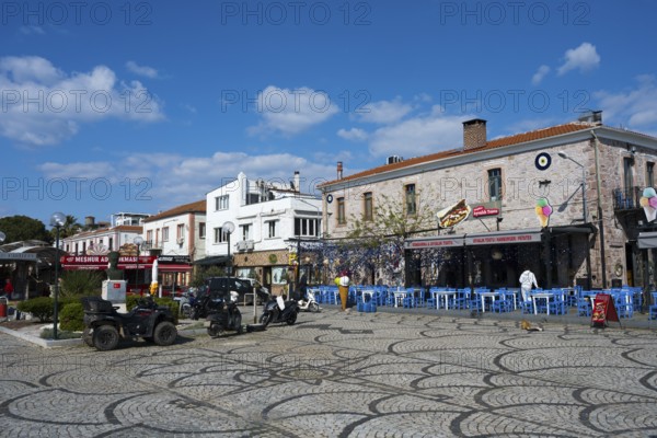 Colourful streetscape with historic buildings and cobblestones, cozy outdoor dining under blue skies, Alibey AdasÄ± Island, Cunda AdasÄ±, Ayvalik Islands, Ayvalik, Aegean Sea, Turkey