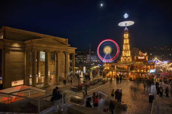 Night view, Christmas market with Christmas pyramid, Ferris wheel, New Palace, Schlossplatz, Königsbau, Christmassy, Stuttgart, Baden-WÃ¼rttemberg, Germany