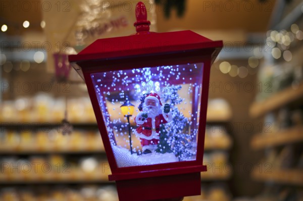 Lantern with Santa Claus in snow, Santa Claus, miniature, toy, decoration, sales stand, Christmas stand, Stuttgart Christmas market, Christmas stand, Christmas market, Stuttgart, Baden-WÃ¼rttemberg, Germany