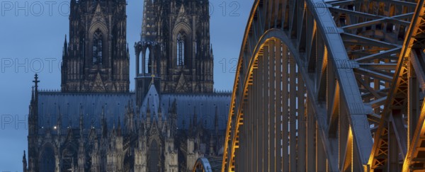Abendstimmung am Kölner Dom, HohenzollernbrÃ¼cke, Cologne, North Rhine-Westphalia, Germany