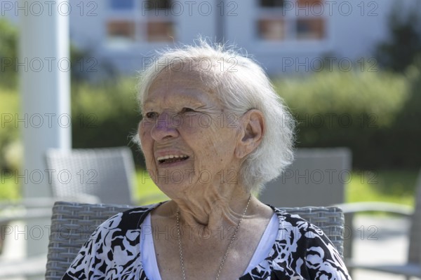 Smiling 86-year-old woman, retirement home, Jettingen, Baden-WÃ¼rttemberg, Germany