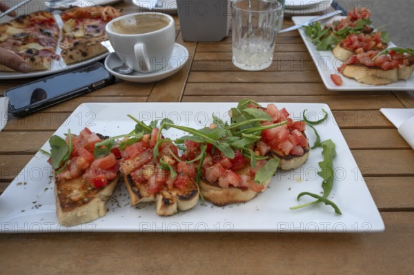 Bruschetta and pizza served in a garden café, Ahrenshoop, DarÃŸ, Mecklenburg-Vorpommern, Germany