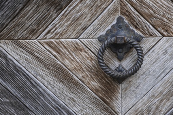 Door knocker on an old wooden door, Borken-Weseke, MÃ¼nsterland, North Rhine-Westphalia, Germany