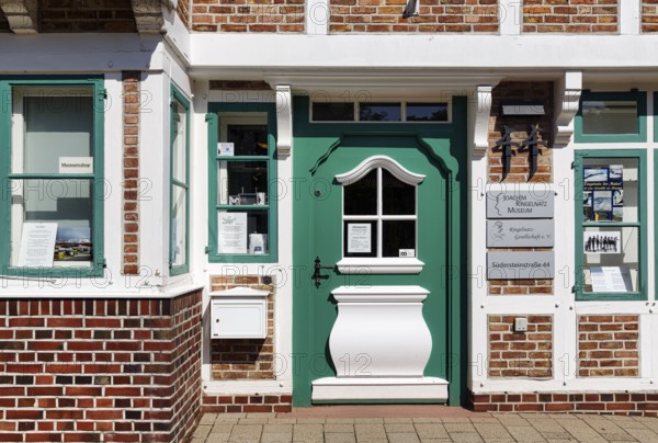 Joachim Ringelnatz Museum, faÃ§ade detail, museum shop, Cuxhaven, Lower Saxony, Germany