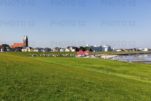 GrÃ¼nstrand, beach chairs, church and apartment houses, GrimmershÃ¶rnbucht, Elbe estuary, North Sea coast, Cuxhaven, Germany
