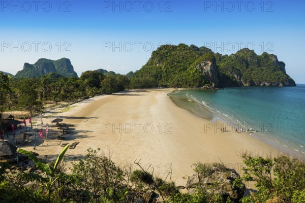 Lonely beach and mountains, Thung Yang Beach, Pak Khlong, Chumphon, Chumphon Province, Central Thailand, Thailand