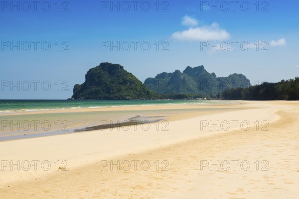 Lonely beach and mountains, Grand Sand Dune, Pak Khlong, Chumphon, Chumphon Province, Central Thailand, Thailand