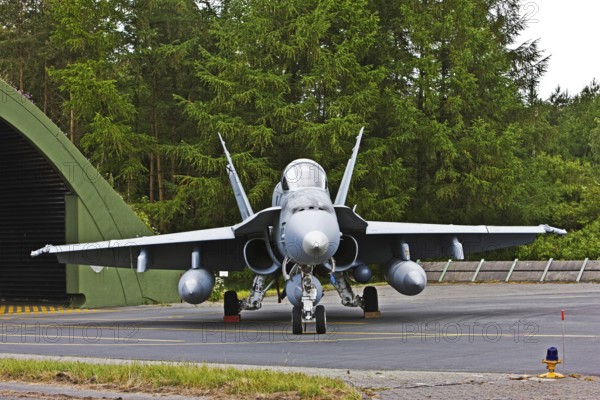 McDonnell Douglas FA-18D Hornet, aircraft type, multi-role fighter aircraft, air defense, twin-engine, all-weather fighter-bomber, supersonic, Shelter, Spotterday, Wittmund, Lower Saxony, Germany