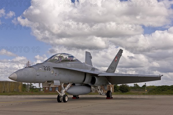 McDonnell Douglas FA-18D Hornet, jet-powered, twin-engine, two-seater, aircraft type, multi-purpose fighter aircraft, fighter-bomber, Spotterday, Wittmund, Lower Saxony, Germany