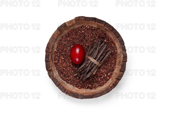 Madder dye, Endro, rhizome for coloring eggs, powder from the roots of endro with onion husks, in a wooden plate, top view, Easter, Georgia