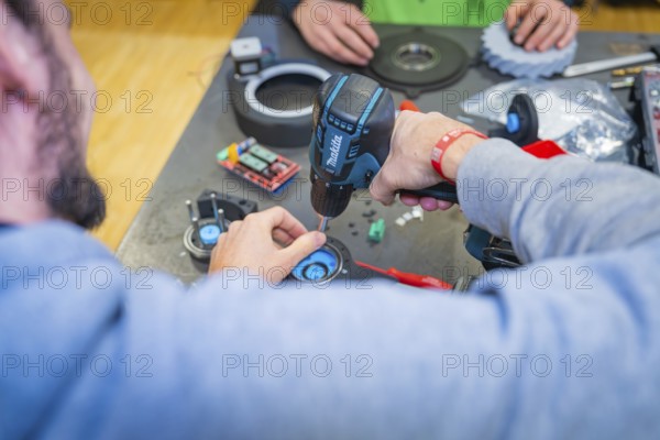 Two people use drills and work on electronic components, Jugend Forschungszentrum Nagold, Calw district, Germany