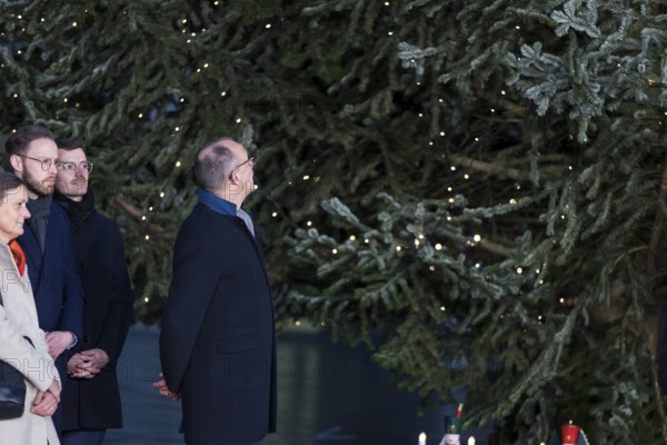 Friedrich Merz (CDU, Federal Chancellor of the Federal Republic of Germany) looks at the 13-metre-high and 45-year-old Ates Nordmann fir tree (Abies nordmanniana) on the BrÃ¼ninghauser Bachtal in Sauerland handing over the Christmas tree to the Federal Chancellery, Berlin, 28.11.2025