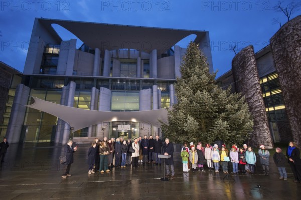 Prof. Dr. Andreas Bitter, President AGDW - Die WaldeigentÃ¼mer e.V., speaks at the handing over of the Christmas tree to the Federal Chancellery, Berlin, 28.11.2025