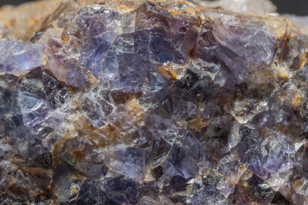 This scene shows a large rock fragment that contains quartz and fluorite crystals. Reflections and colors of minerals attract attention in the natural environment