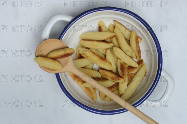 Fried puff noodles in bowl
