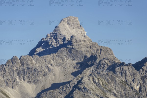 Mountain panorama from the Koblat-HÃ¶henweg on the Nebelhorn across the Obertal with lush green meadows to the Hochvogel and Rosszahn group with the Hochvogel, 2592m, AllgÃ¤u, Bavaria, Germany