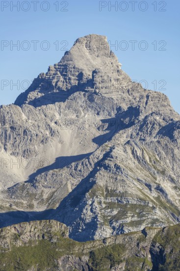 Mountain panorama from the Koblat-HÃ¶henweg on the Nebelhorn across the Obertal with lush green meadows to the Hochvogel and Rosszahn group with the Hochvogel, 2592m, AllgÃ¤u, Bavaria, Germany