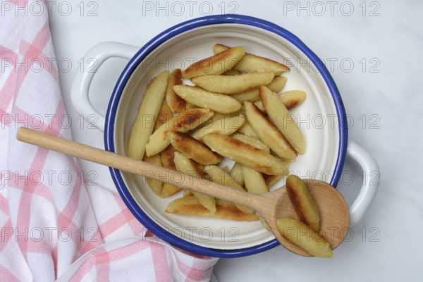 Fried puff noodles in bowl