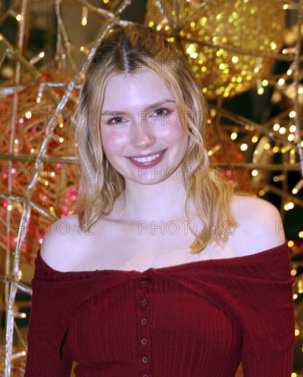 Eva Bloss, 5th Charity Celebrity Pack 2025 campaign for street sweeps e.V. at Bikini Berlin, 26.11.2025