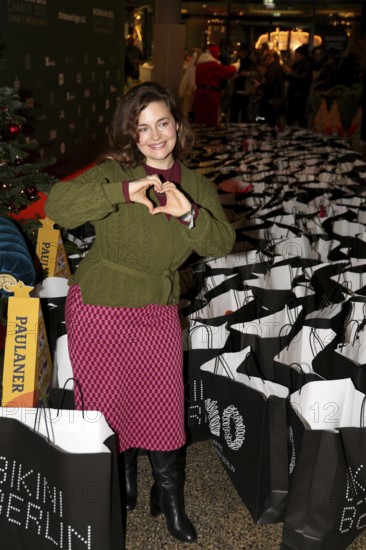 Ronja Forcher, 5th Charity Celebrity Pack 2025 campaign for street sweeps e.V. at Bikini Berlin, 26.11.2025