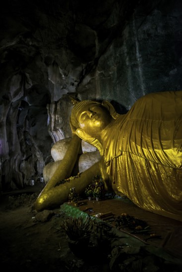 Cave with Buddha Statues, Tham Phra Non, Reclining Buddha Cave, Wat Ao Noi, Prachuap Khiri Khan, Prachuap Khiri Khan Province, Central Thailand, Thailand