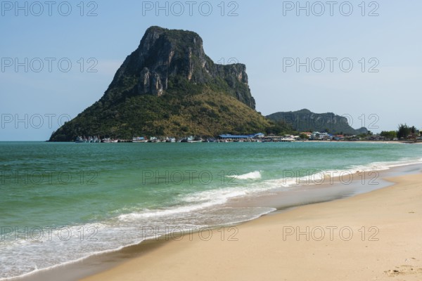 Lonely beach, Ao Noi Beach, Prachuap Khiri Khan, Prachuap Khiri Khan Province, Central Thailand, Thailand