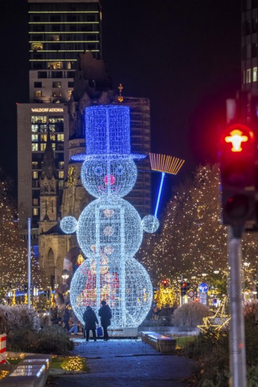 Christmas decoration, light decoration, in Berlin, TauentzienstraÃŸe, view of the Memorial Church on Breitscheidplatz, Christmas market, Germany