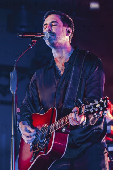 Max Giesinger live on People Tour 2025 in Berlin's Huxley's New World on 26.11.2025