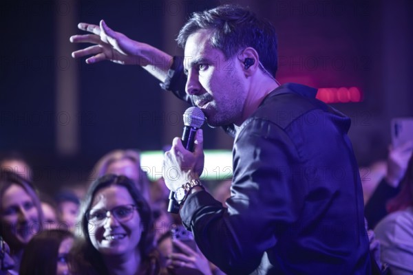 Max Giesinger live on People Tour 2025 in Berlin's Huxley's New World on 26.11.2025