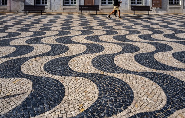 Pattern of the walkway in October 5th Square, Praca 5 de Outubro named after the 1910 revolution that led to the abolition of the monarchy in Portugal, Cascais, Portugal