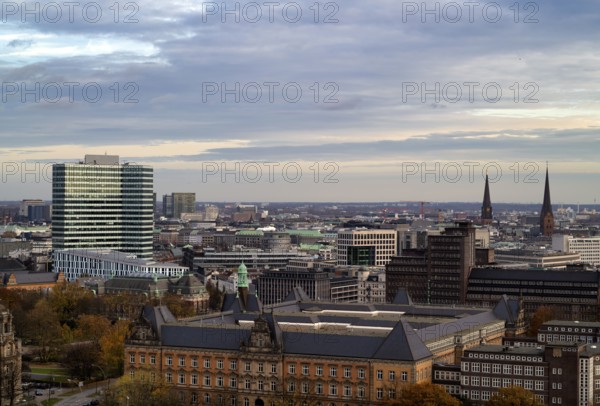 Emporio skyscraper (former Unilever House), church, St. Petri, St. Jacobi, Free and Hanseatic City of Hamburg, Germany