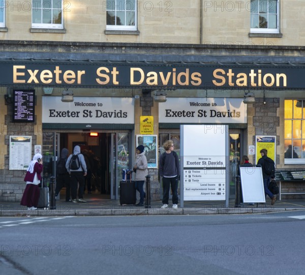Sign and entrance to Exeter St Davids railway train station, Exeter, Devon, England, UK