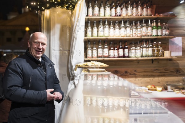 Kai Wegner, Governing Mayor of Berlin, at the Zillertaler RÃ¤ucherspreck stand at the WeihnachtsZauber Gendarmenmarkt on the Gendarmenmarkt, Berlin, 24.11.2025