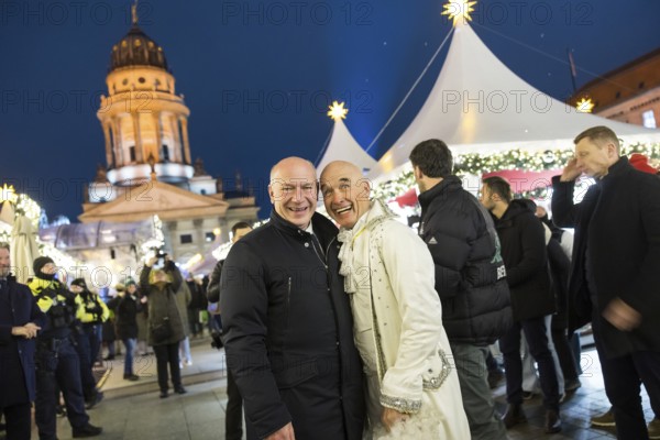 Kai Wegner, Governing Mayor of Berlin, together with an artist in front of the German Cathedral at the Christmas market WeihnachtsZauber Gendarmenmarkt on the Gendarmenmarkt, Berlin, 24.11.2025