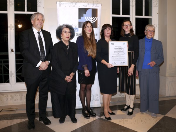 Ilan Kiesling, Lea Rosh, Elisabeth Schulze, Christine Herntier, Jette Förster, Franziska EichstÃ¤dt-Bohlig at the Prize for Civil Courage Against Right-Wing Radicalism and Anti-Semitism, 19th Charity Dinner Room of Names in Berlin's Hotel Adlon on 24.11.2025